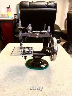 Mint New Dome Rare Antique Vintage Singer 20 K-20 Toy Small Child Sewing Machine