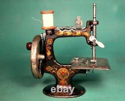 NICE ANTIQUE TOY SEWING MACHINE Made in RUSSIA Similar to SINGER 20