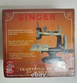 New Rare Antique Vintage Singer K-20 Toy Small Child Sewing Machine 1990 Sealed