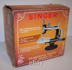 Nib New Antique Vintage Singer 20 K-20 Toy Small Child Sewing Machine 1989 Rare