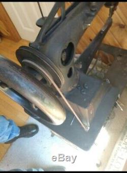 Old singer foot pedel leather sewing machine works as it should