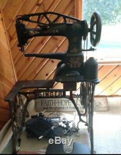 Old singer foot pedel leather sewing machine works as it should