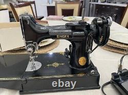 Pristine Beautiful Antique Singer Sewing Machine WITH PEDAL