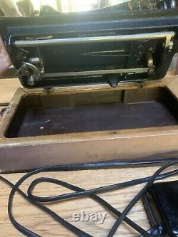 RARE SCOTLAND 1914 Singer 66 LOTUS Sewing Machine with Case Motor Light