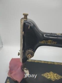 RARE VINTAGE 1920's SINGER SEWING MACHINE MODEL AA400951 Has Movement, Pedal