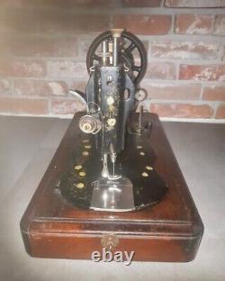 Rare 1888 Singer Improved Family Central bobbin sewing machine with wooden lid