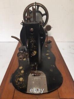 Rare 1890 Singer Improved Family Central bobbin sewing machine
