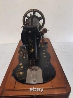 Rare 1890 Singer Improved Family Central bobbin sewing machine