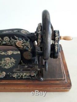 Rare 1902 model Singer 48k Ottoman Hand Crank sewing machine R679361