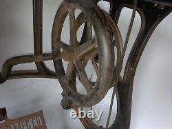 Rare 1912 cast iron Industrial Art Nouveau Singer Sewing Machine Treadle stand