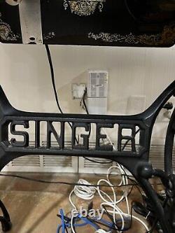 Rare Antique 1900's Vintage Singer Wooden Desk Sewing Machine Furniture Decor