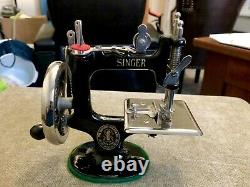 Rare Antique Vintage Singer 20 Toy Small Child Sewing Machine W Trunk Case Gift
