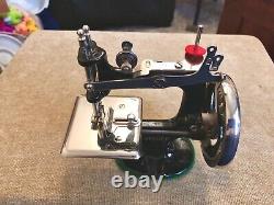 Rare Antique Vintage Singer 20 Toy Small Child Sewing Machine W Trunk Case Gift