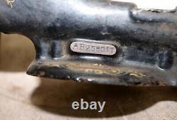 Rare Singer 24-17 folding crimping sewing machine hand crank collectible tool