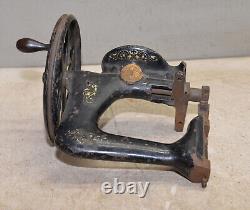 Rare Singer 24-17 folding crimping sewing machine hand crank collectible tool