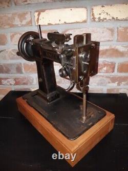 Rare original 1917 Pique Singer 46K1 Gloves sewing machine with parts booklet