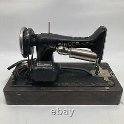 SINGER 1925 Vintage Sewing Machine with Bent Wood Cover and Base