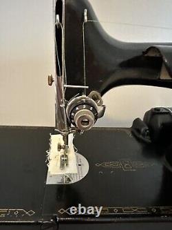 SINGER 221 Featherweight Sewing Machine