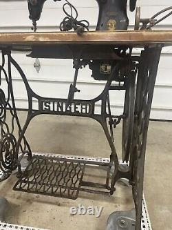 SINGER 31-15 Industrial treadle sewing machine