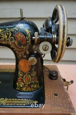 SINGER 66 Red Eye 1910 Portable Sewing Machine #G7393789 with Original Case