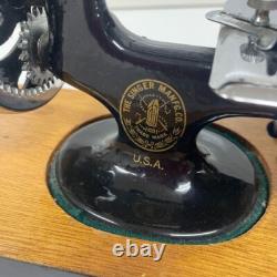 SINGER Antique Sewing Machine Hand-Cranked Sewing Machine Junk With Wooden Cover