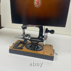 SINGER Antique Sewing Machine Hand-Cranked Sewing Machine Junk With Wooden Cover