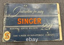 SINGER FEATHERWEIGHT 221 SEWING MACHINE 1956 AM375563 Many Extras & Serviced