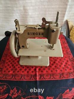 SINGER, Mini, Sewing Machine, Hand Crank, 1950's In good working order Very nice