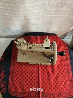 SINGER, Mini, Sewing Machine, Hand Crank, 1950's In good working order Very nice