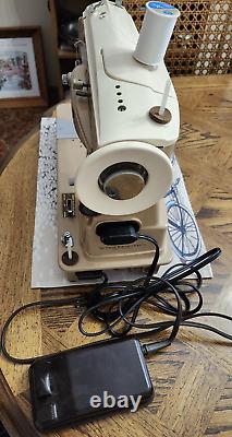 SINGER SLANT-O-MATIC SEWING MACHINE 403A WithFOOT PEDAL, power cord & one cam