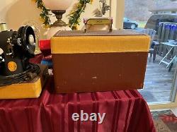 SINGER Vintage Portable Electric Sewing Machine + Case & Accessories