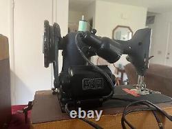 SINGER Vintage Portable Electric Sewing Machine + Case & Accessories