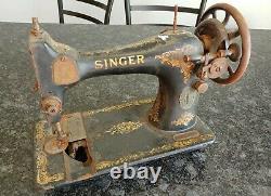 SINGER antique 1919 Sewing Machine for parts not working 14x9