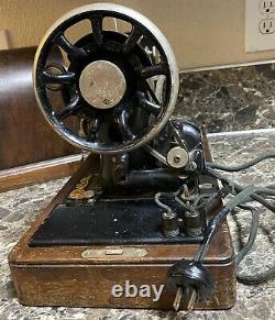 Singer 128 Sewing Machine Antique 1925 + Bentwood Case Kneebar Key Tested Used