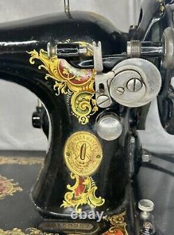 Singer 128 Sewing Machine With La Vencedora Decals In Original Bentwood Case