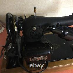 Singer 128K Blackside Cripple Sewing Machine w\ Attachments In Bentwood Case
