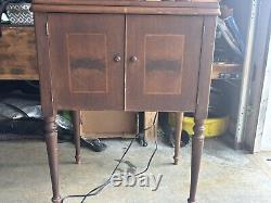 Singer 15-91 Sewing Machine In Foldable Wooden Cabinet (Runs Perfectly)