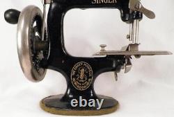 Singer 20 Sewing Machine Toy Junior Featherweight w Clamp 1922 Antique