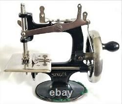 Singer 20, sewing machine, original black paint & labels, working toy, 7 long