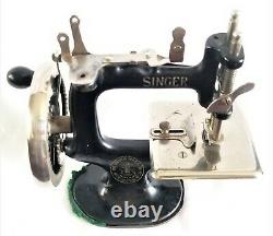 Singer 20, sewing machine, original black paint & labels, working toy, 7 long