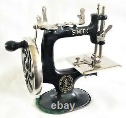 Singer 20, sewing machine, original black paint & labels, working toy, 7 long