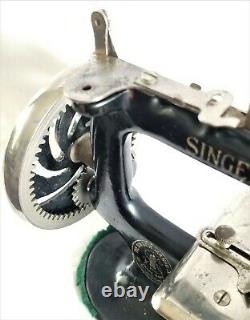 Singer 20, sewing machine, original black paint & labels, working toy, 7 long