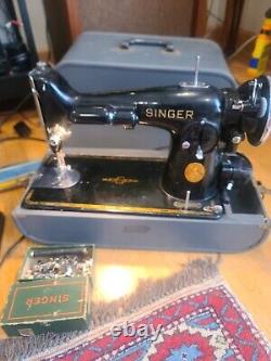 Singer 201-2 Sewing Machine AF196960 withCase