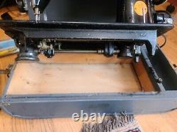 Singer 201-2 Sewing Machine AF196960 withCase