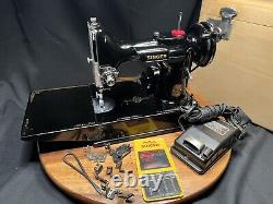 Singer 221-1 Featherweight Sewing Machine