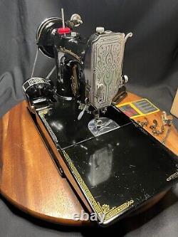 Singer 221-1 Featherweight Sewing Machine