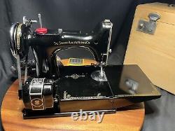 Singer 221-1 Featherweight Sewing Machine