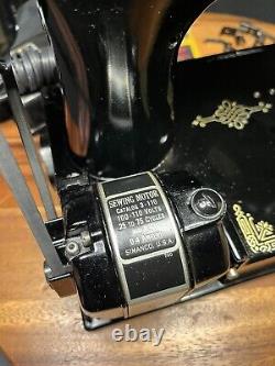 Singer 221-1 Featherweight Sewing Machine