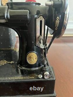 Singer 221-1 Portable Electric Sewing Machine F- Vintage WithBox Accessories