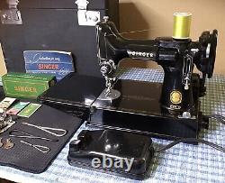 Singer 221 Featherlight Sewing Machine 1957 Excellent Condition